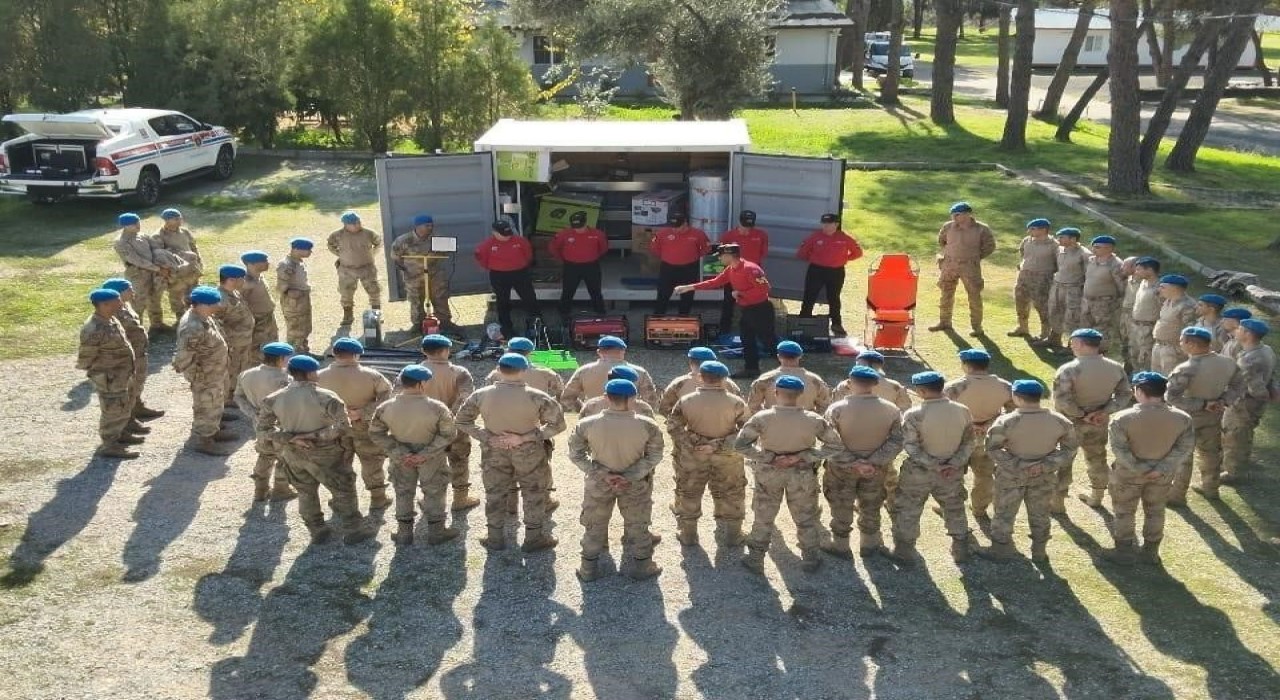 Aydında 105 jandarma personeline afet eğitimi verildi