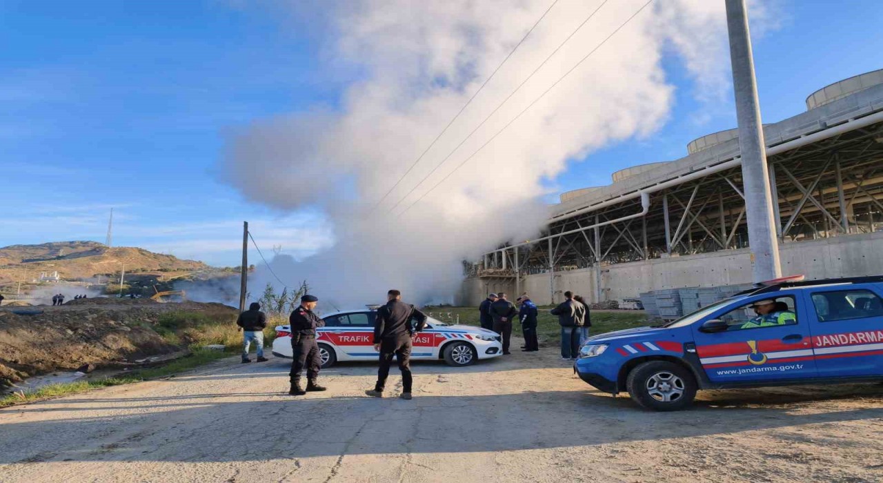 Aydında jeotermal akışkan iletim hattında patladı: 170 derecelik su çevreye yayıldı