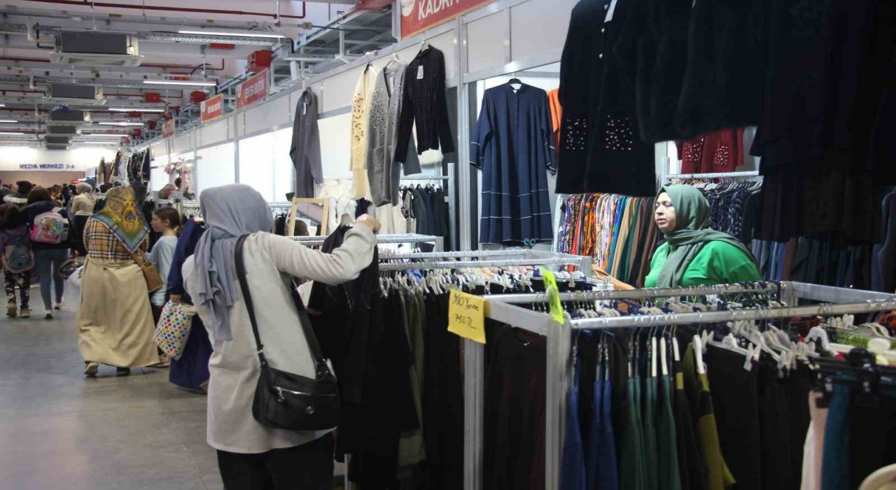 Aydındaki giyim festivali yoğun ilgi görüyor