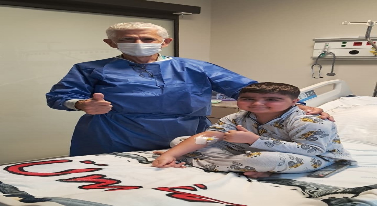 Azerbaycanlı 8 yaşındaki çocuk, kemik iliği nakliyle Türkiyede hayata tutundu