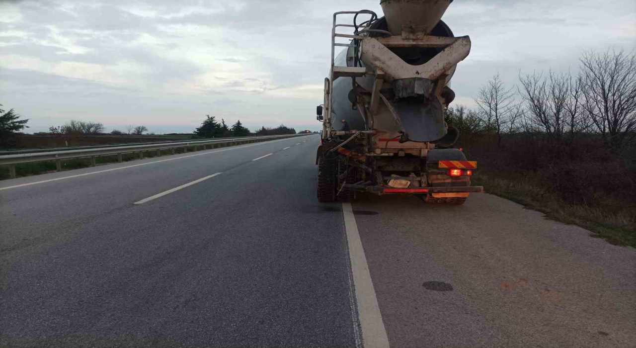 Babaeskide beton mikseri ile otomobil çarpıştı: 1 yaralı