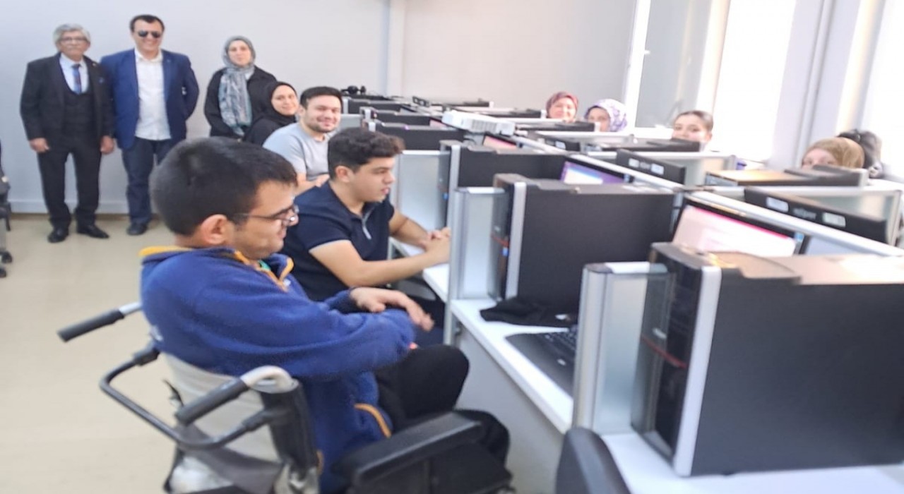 Bafrada engellilere Bilgisayar İşletmenliği Kursu başladı