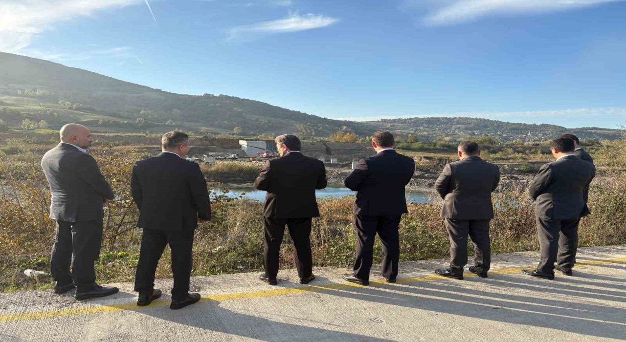 Bafrada OSBleri birbirine bağlayacak dev köprü hızla yükseliyor