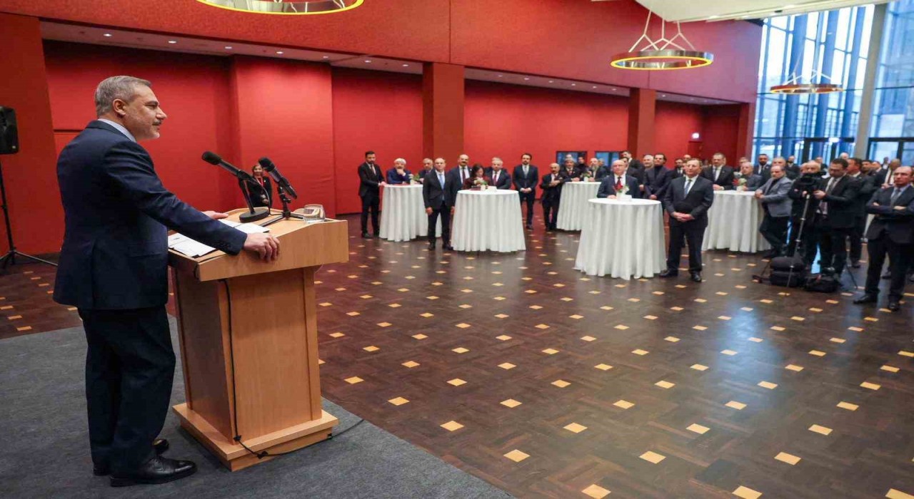 Bakan Fidan, Türkiyenin Berlin Büyükelçiliğini ziyaret etti