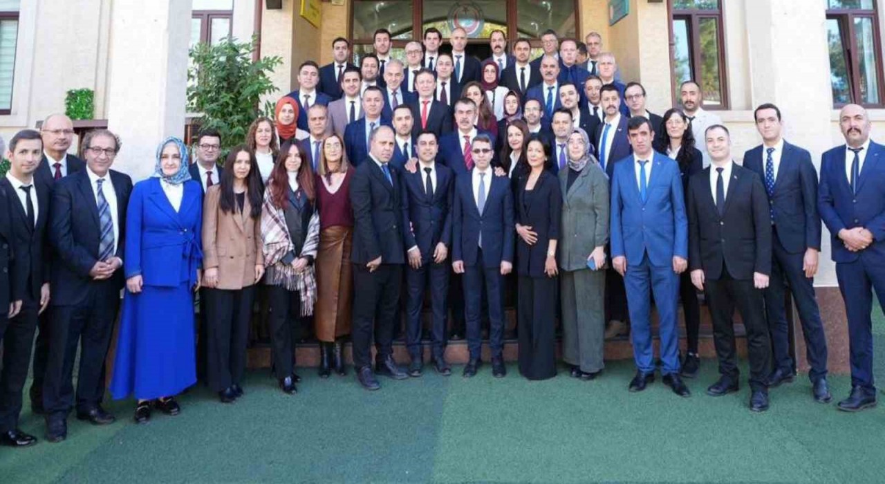 Bakan Tekinden Özbekistanda Taşkent Türk Okuluna ziyaret