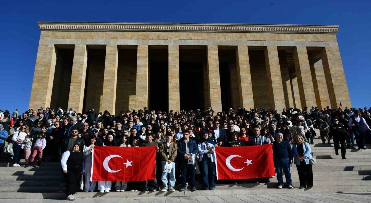 Balıkesirli gençler Atanın huzurunda