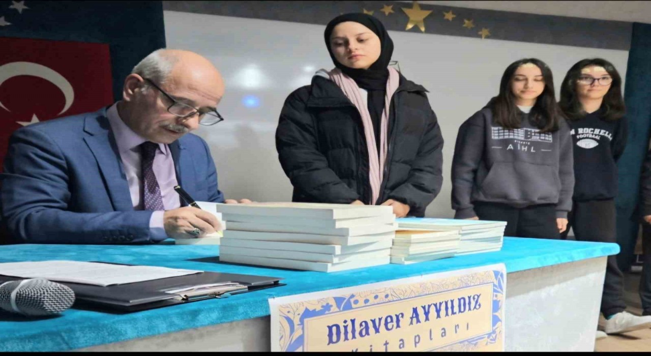 Balıkesirli öğretmen yazar Dilaver Ayyıldızdan çocuklara şiir kitabı
