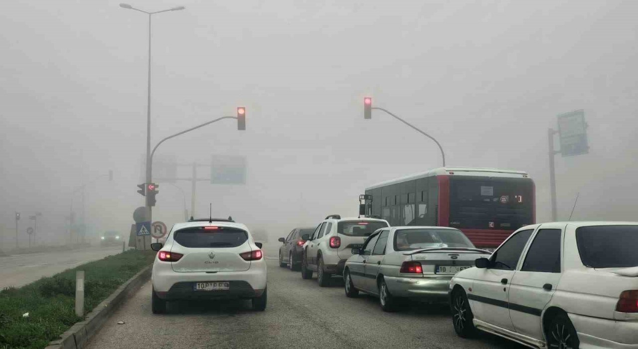 Bandırmada sabah saatlerinde yoğun sis etkili oldu
