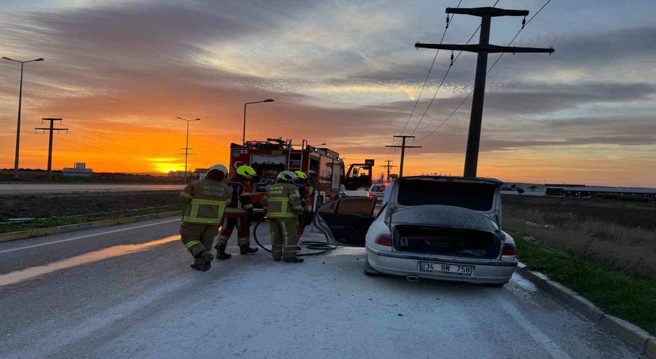 Bandırmada seyir halindeki araç alev aldı
