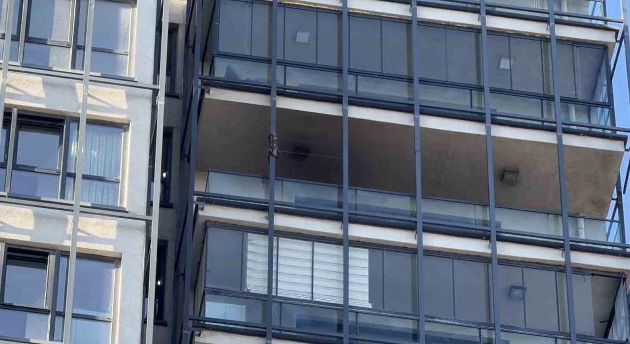 Başakşehirde 27 katlı binada yangın paniği