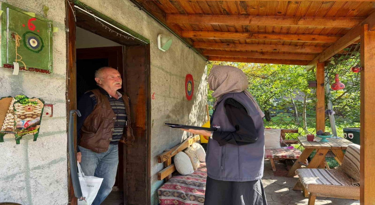 Başiskelede Gönül Bağı ekipleri hane ziyaretlerini sürdürüyor
