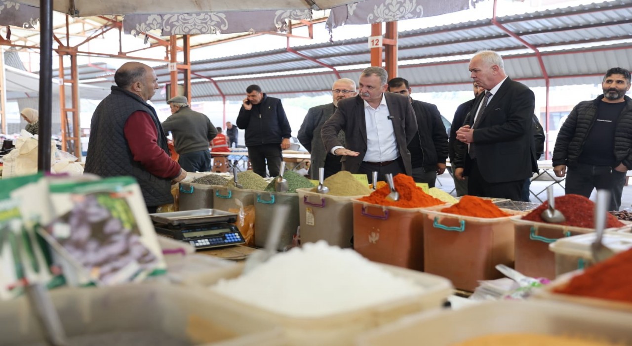 Başkan Balaban Lalelide pazarcılarla buluştu