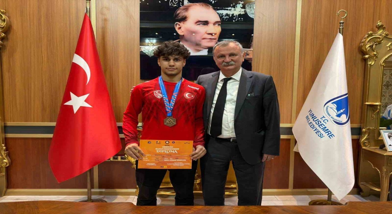 Başkan Balabandan başarılı güreşçiye övgü