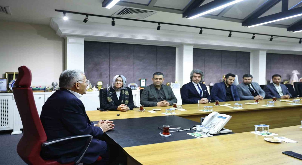 Başkan Büyükkılıç, Kayserinin ilk kadın ilçe başkanı Kahraman ve yönetimini ağırladı