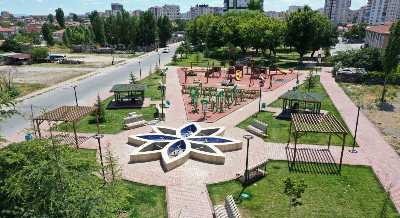 Başkan Çolakbayrakdar: Kişi başına 17,60 metrekare yeşil alan, 530 park ve 965 bin ağaçla geleceğe nefes, şehre oksijen