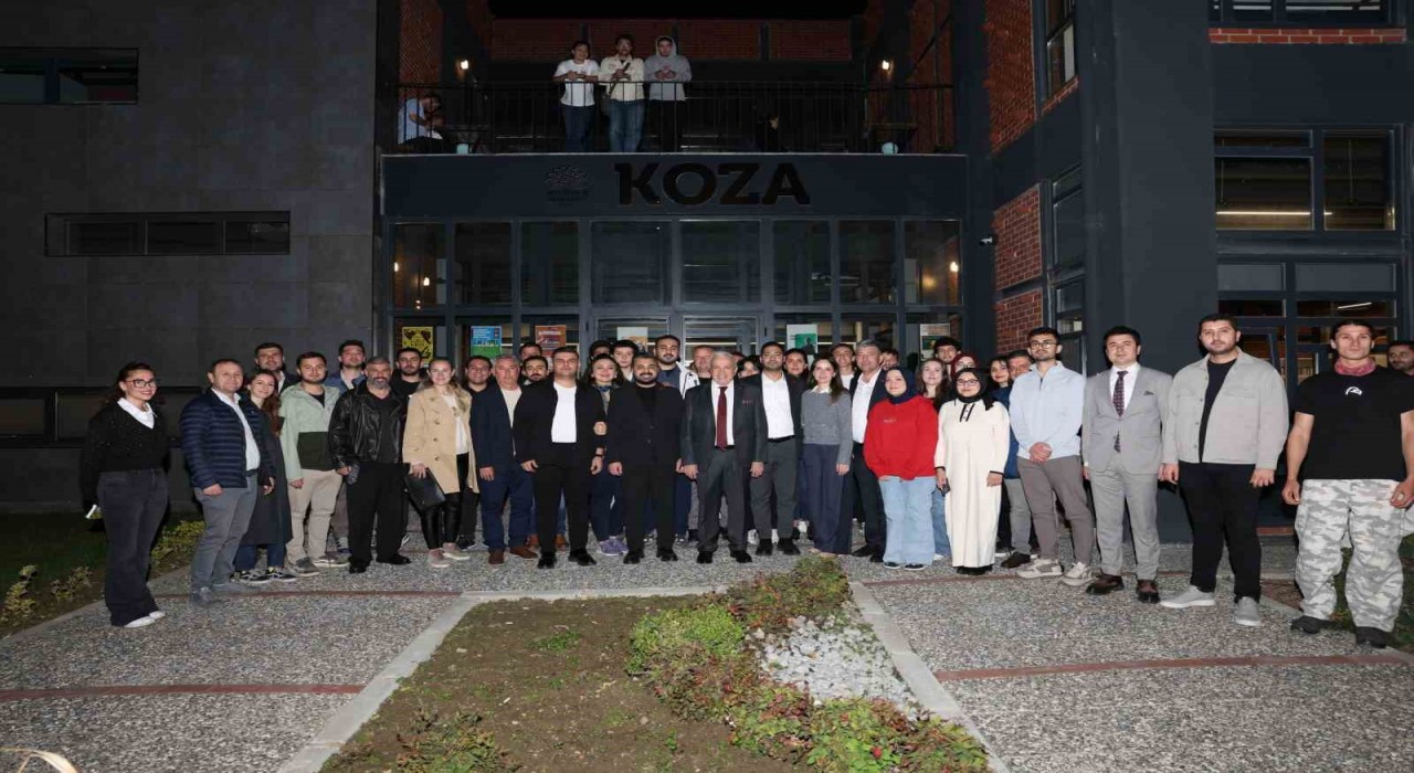 Başkan Şadi Özdemirden üniversitelilere vize morali