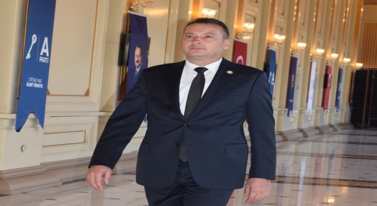 Başkan Saruhan; Başımızın tacı öğretmenlerimizin günü kutlu olsun