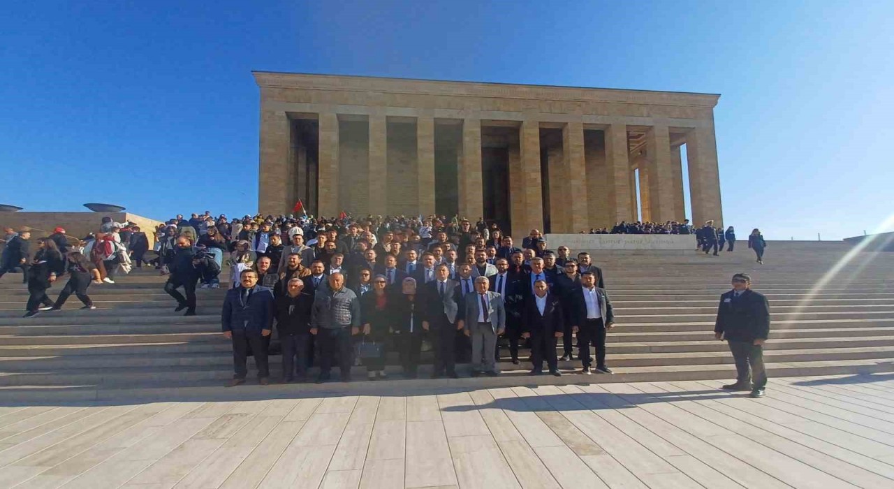 Başkan Saruhan yönetimiyle birlikte Başöğretmenin huzuruna çıktı