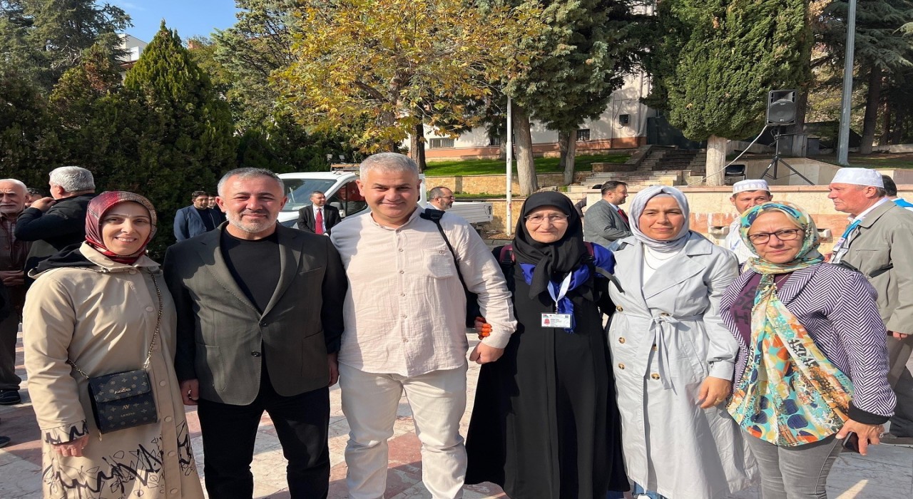 Başkan Yıldırım umrecilerin manevi duygularına ortak oldu