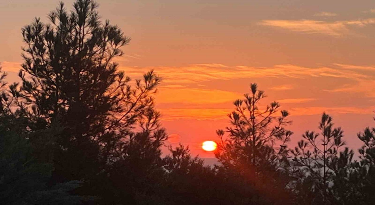 Batmanda kartpostallık gün batımı manzarası