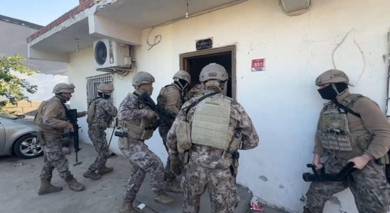 Batmanda silah kaçakçılarına büyük darbe: 2023-2025 yıllarını kapsayan dönemde 2 binden fazla silah ele geçirildi