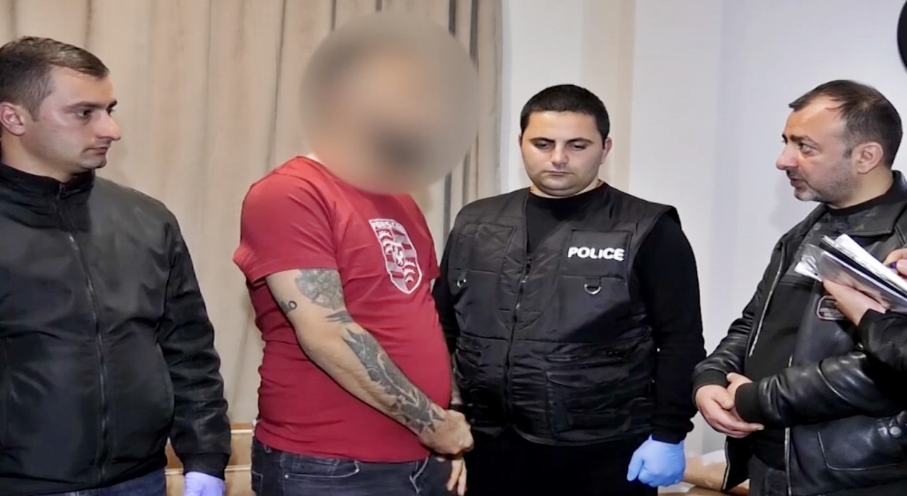 Batumda Barış Boyun suç örgütünün 2 üyesine gözaltı