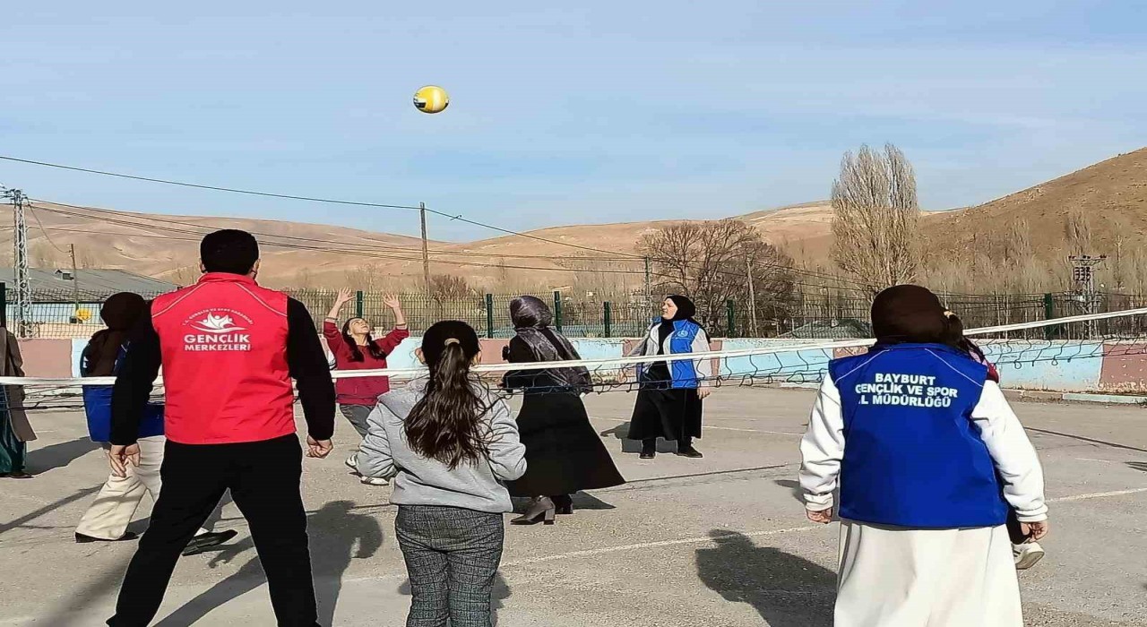 Bayburt Gençlik Merkezi Kırkpınar köyünde öğrencilerle bir araya geldi