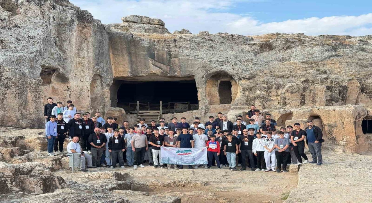 Bayburtlu öğrenciler ‘Maziden Atiye programıyla Diyarbakırı gezdi