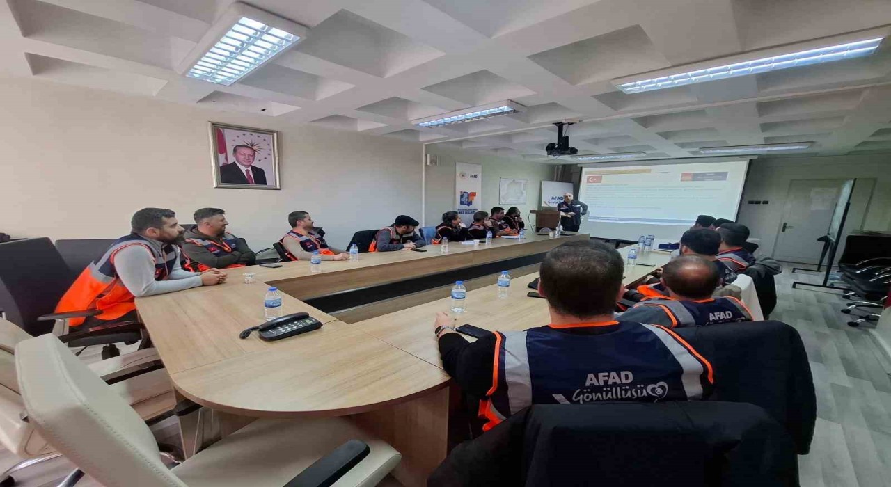 Bayburtta MEB AKUB ekiplerine destek AFAD gönüllüsü eğitimi başladı