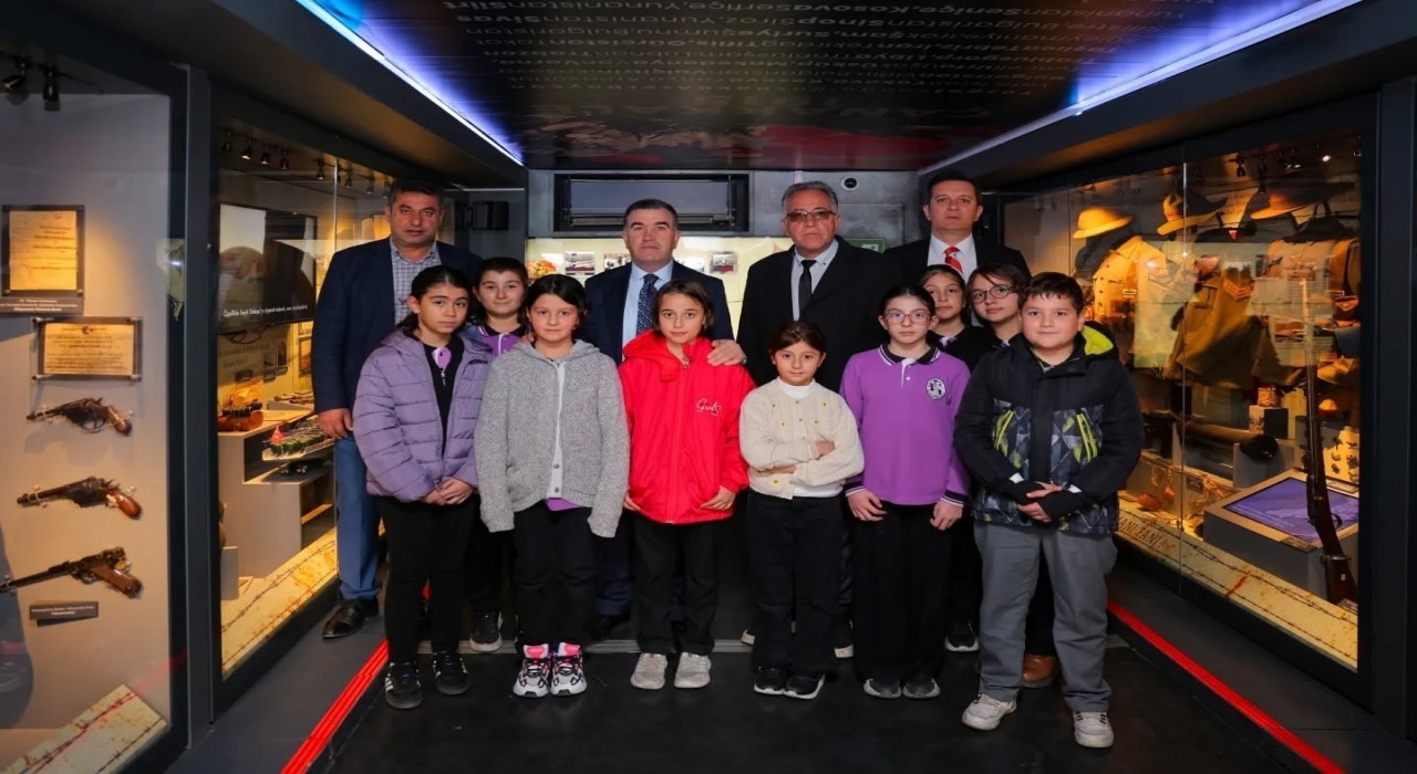 Bayburtta öğrencilere Çanakkale ruhu mobil müzeyle anlatıldı