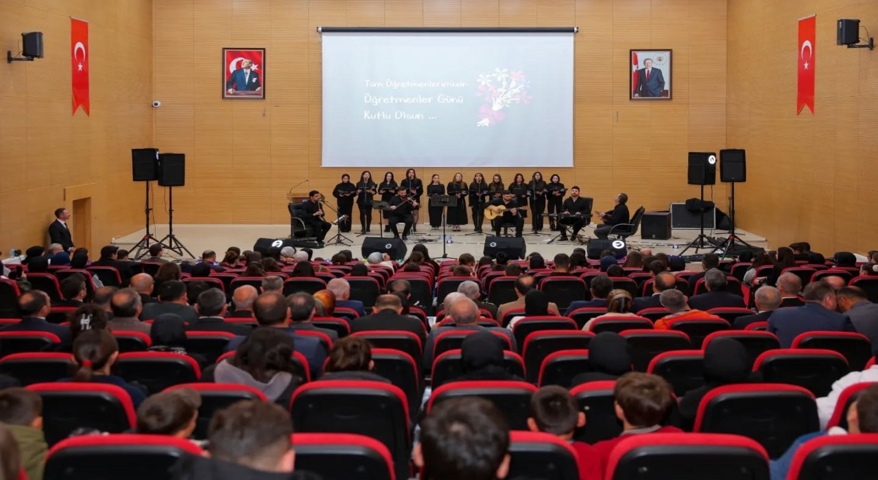 Bayburtta Öğretmenler Günü düzenlenen programla kutlandı