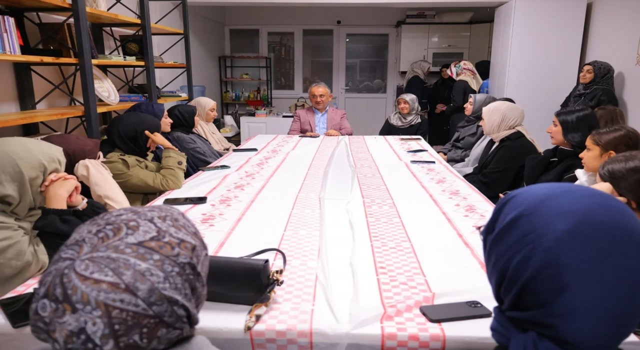 Bayburtta üniversite öğrencilerine gençliğin önemi anlatıldı