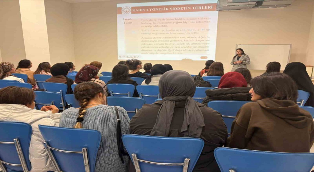 Bayburtta üniversite öğrencilerine kadına yönelik şiddetle mücadele semineri verildi