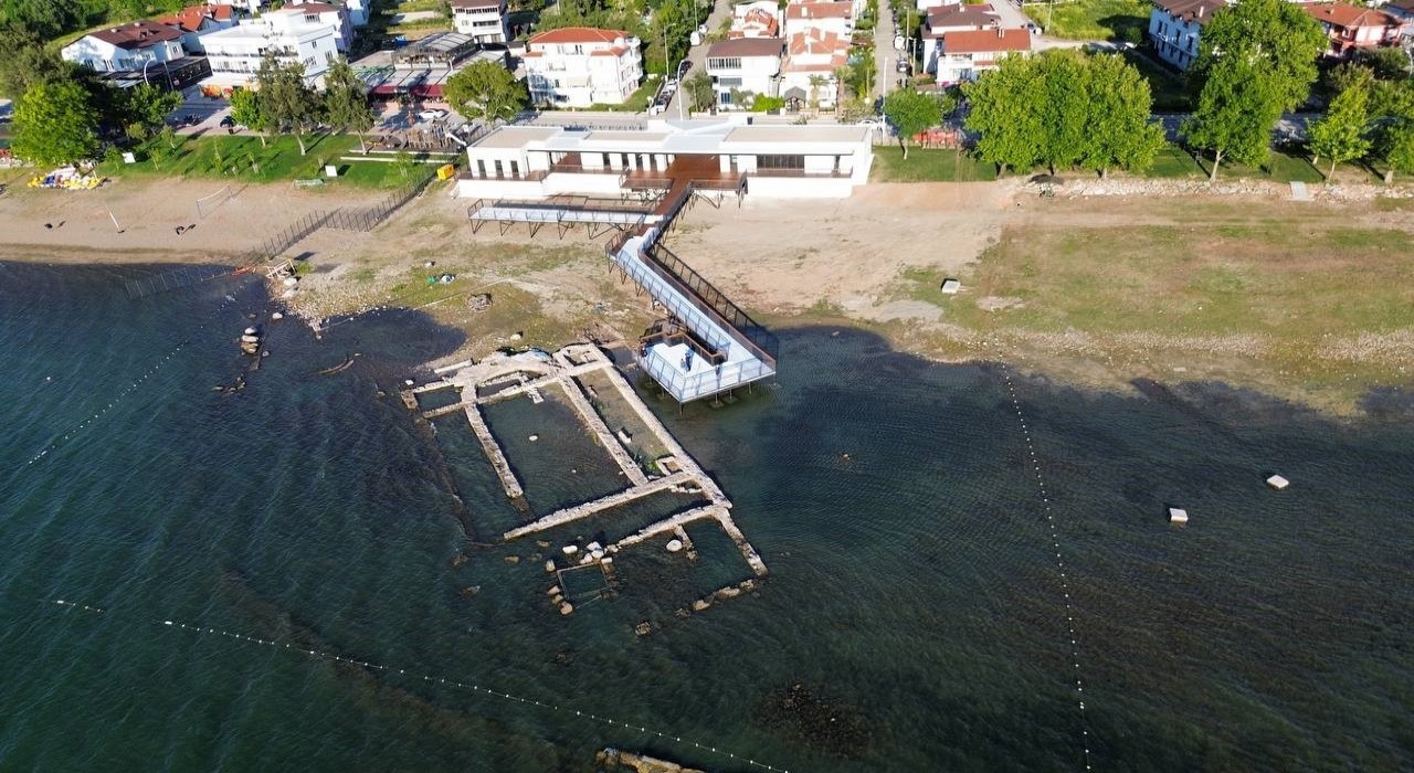 Bazilikada 2 bin yıllık beddua görenleri hayrete düşürdü