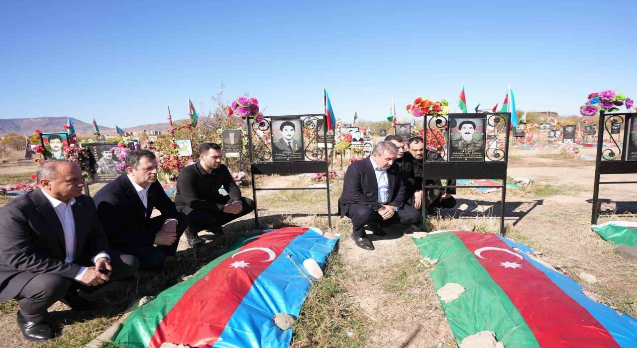 BBP Genel Başkanı Destici, Ağdamda şehitliği ziyaret etti