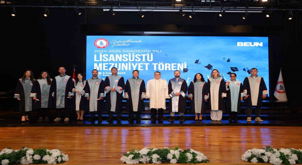 BEUNda 2024-2025 Akademik Yılı Lisansüstü mezuniyet töreni coşkusu