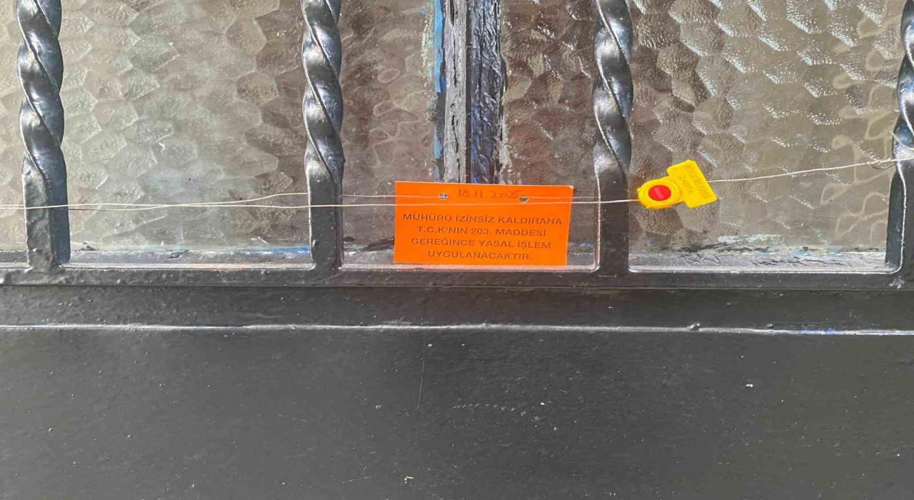 Beykozda duvarları ve zemini çatlayan 2 bina mühürlenerek tahliye edildi