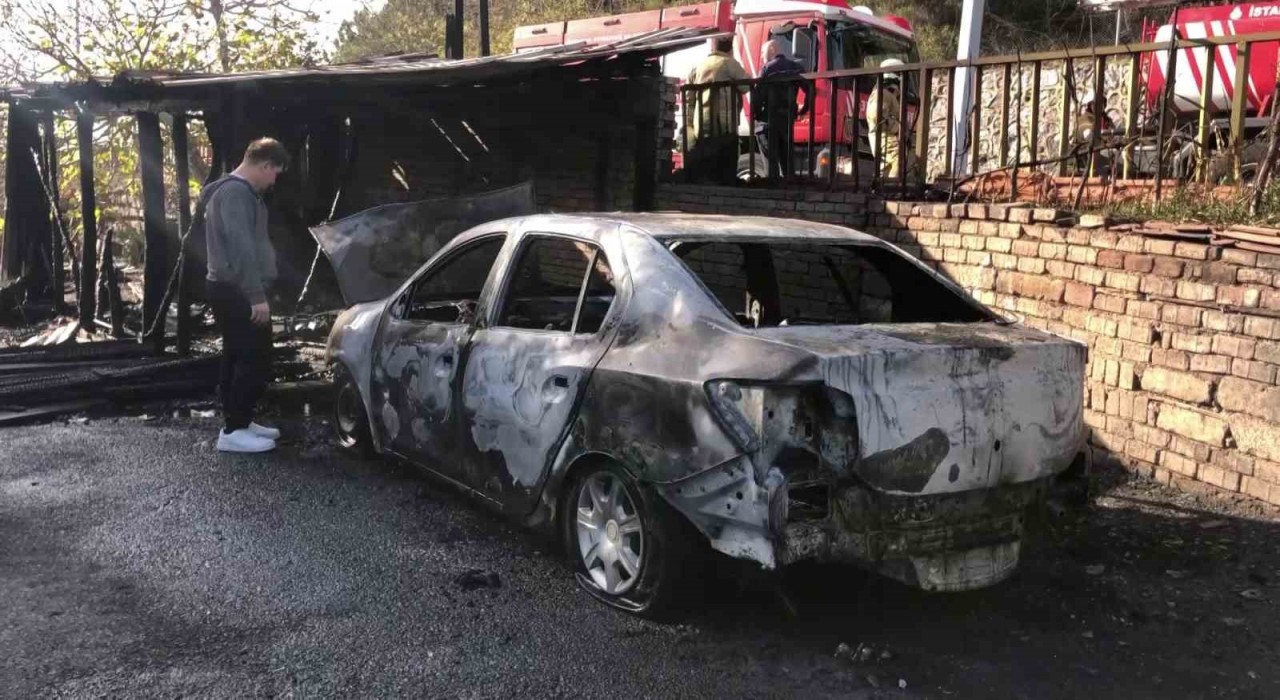 Beykozda korkutan yangın: Garaj ve otomobil yanarak adeta kül oldu