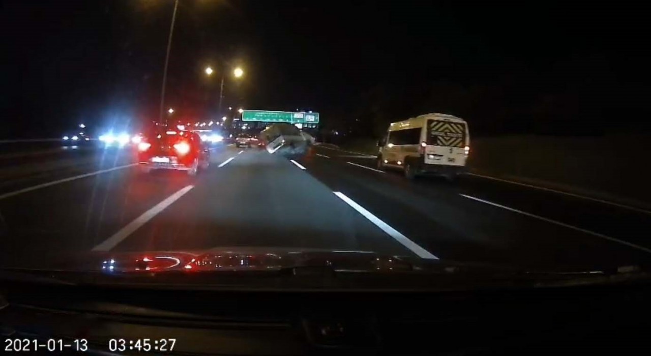 Beykozda makas atıp kontrolden çıkan araç takla attı, kaza anı kameralara böyle yansıdı