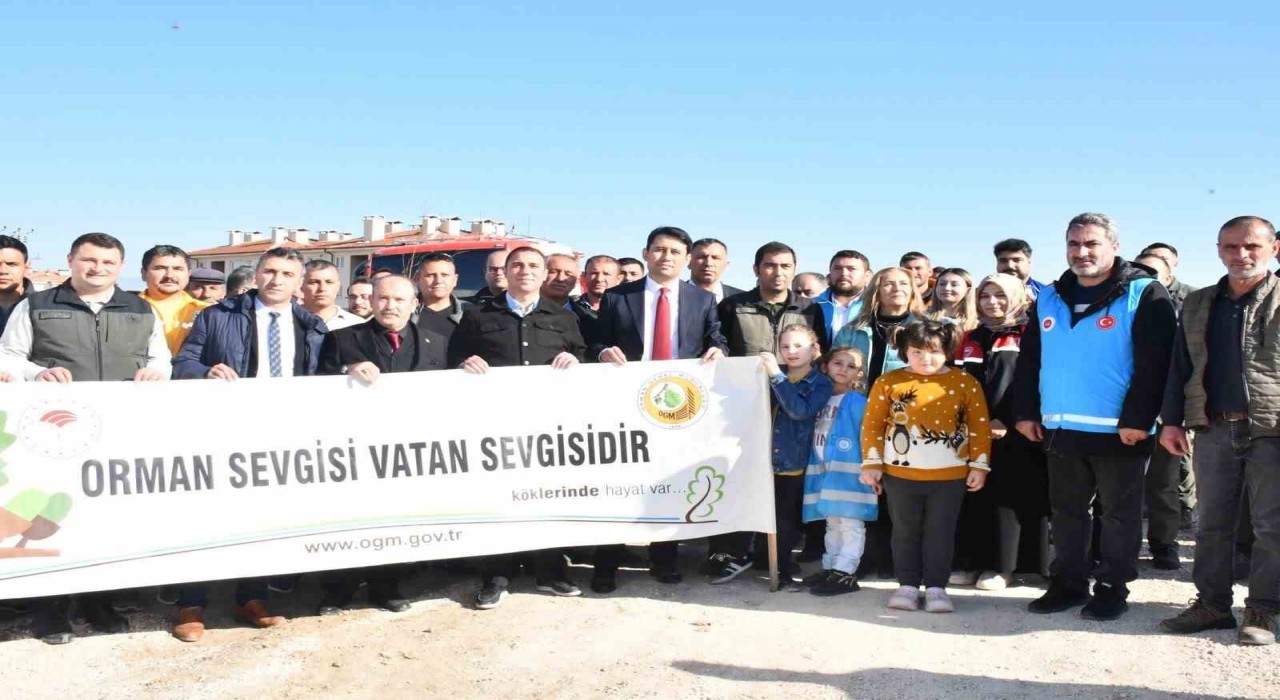 Beylikovada 5 bin fidan toprakla buluştu