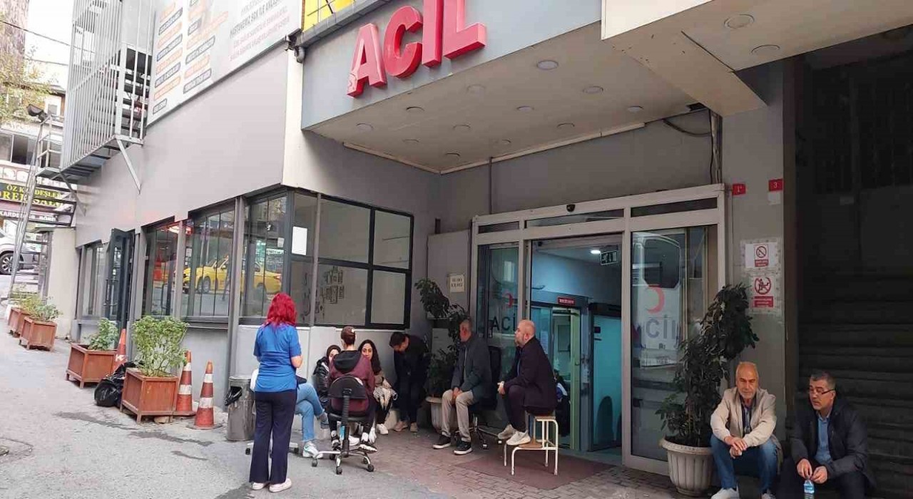 Beyoğlunda özel hastane deprem tadilatı gerekçesiyle kapatıldı, işten çıkarılan çalışanlar tepki gösterdi