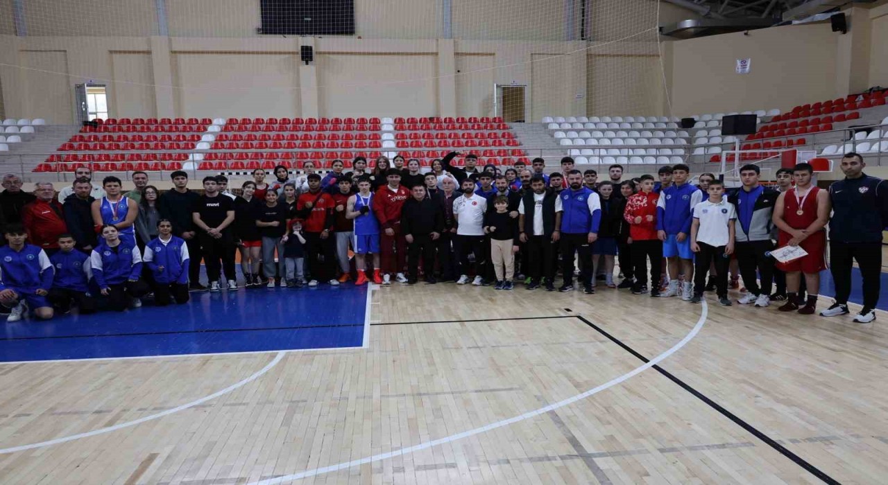 Bilecikte Atatürk Kupası Boks Müsabakaları tamamlandı