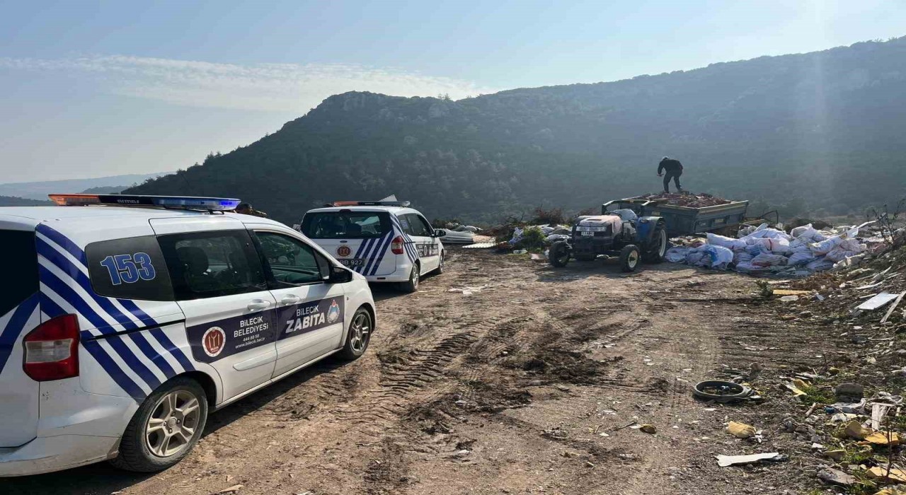 Bilecikte inşaat atığını kaçak döken vatandaşa ceza kesildi