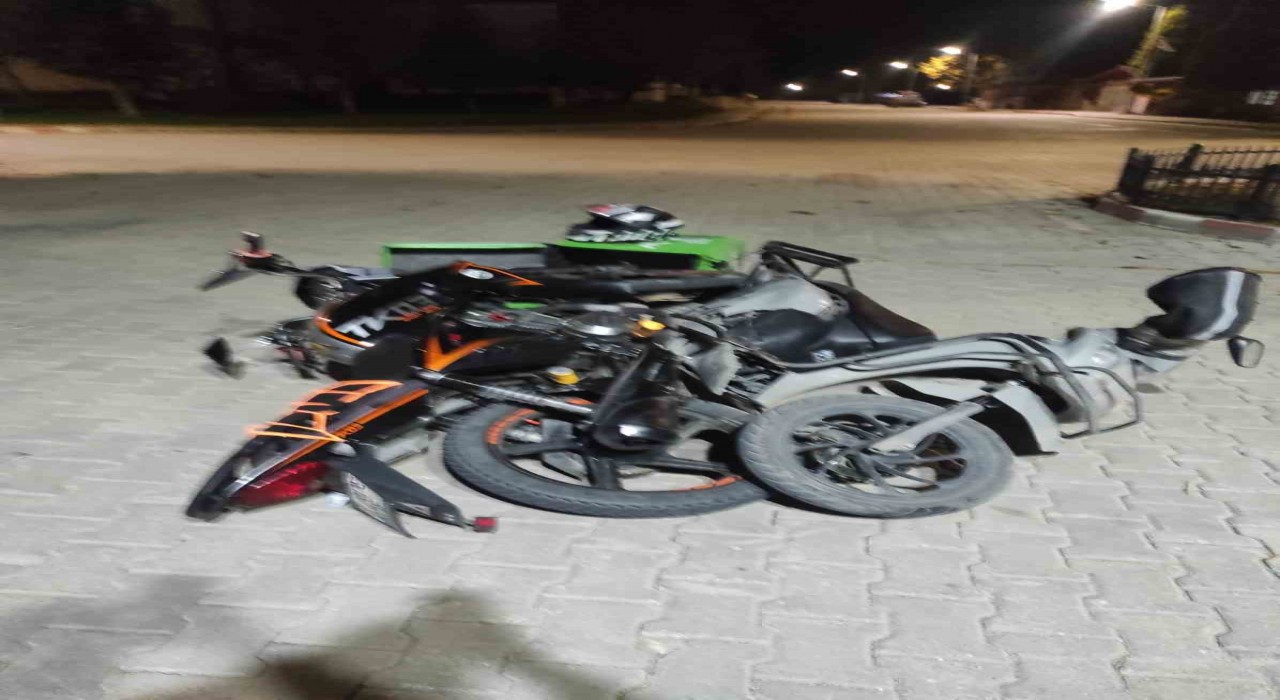 Bilecikte motosikletler kafa kafaya çarpıştı, 2 yaralı