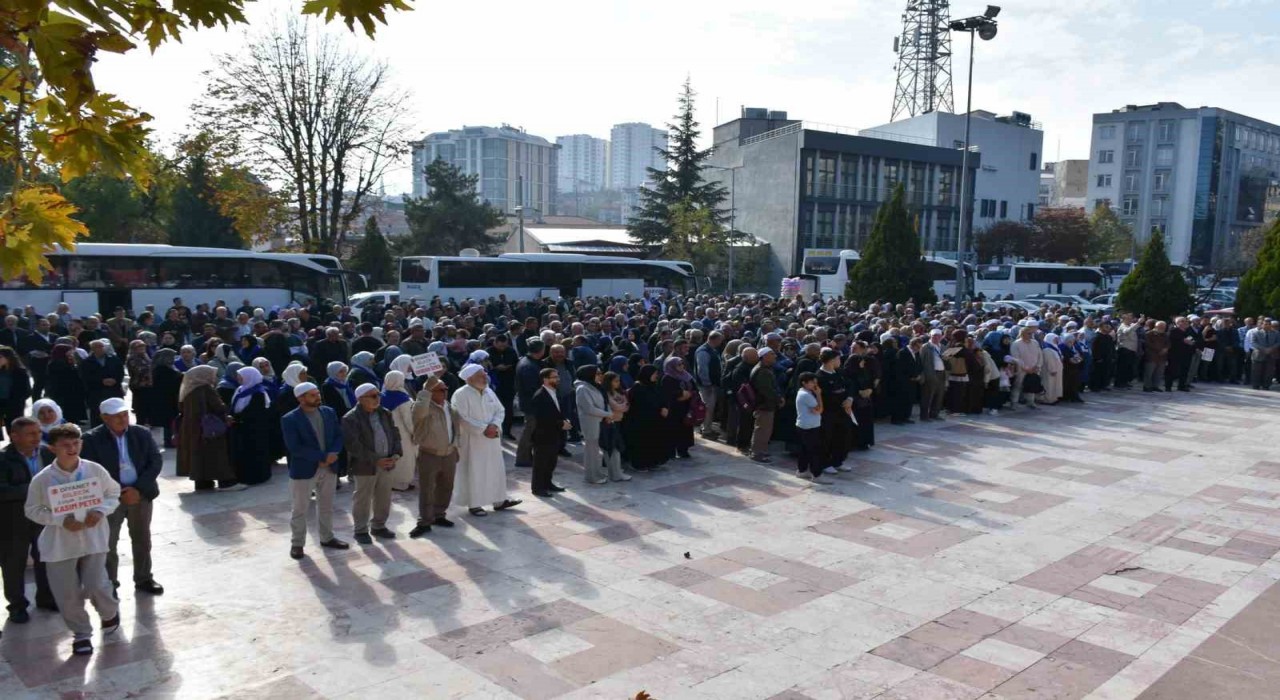 Bilecikten 305 umreci dualarla kutsal topraklara uğurlandı