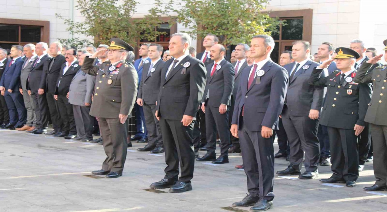 Bingölde 10 Kasımda Atatürk saygıyla anıldı