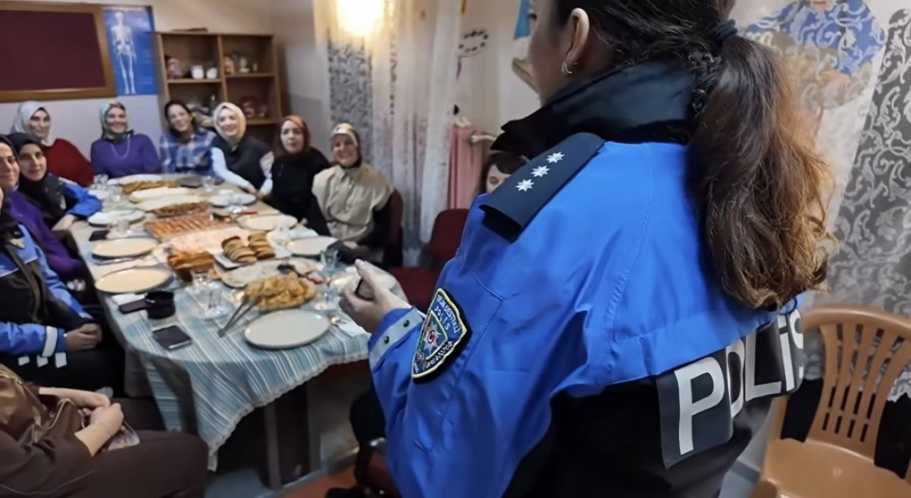 Bingölde kadınlara KADES, dolandırıcılık ve güvenlik eğitimi verildi