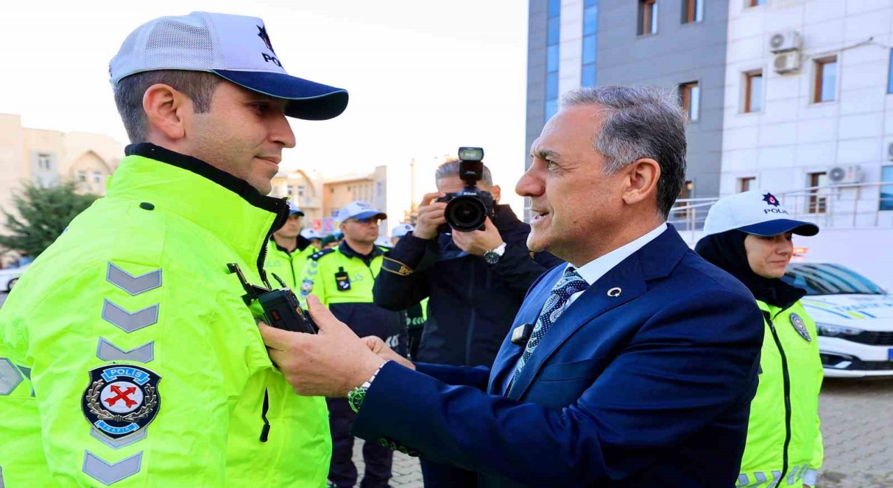 Bingölde trafik ekiplerine yüz tanıma sistemine sahip 90 yaka kamerası tahsis edildi