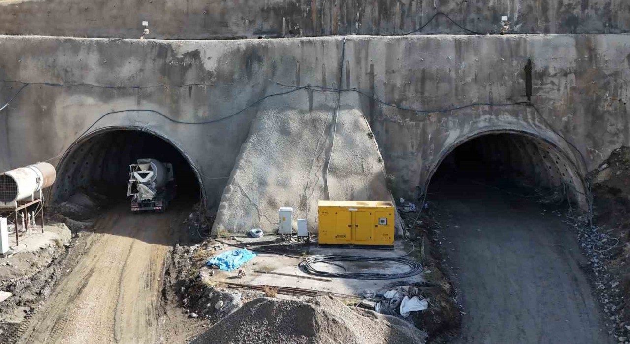 Bitlis, Van ve Diyarbakır arasında ulaşımın konforunu artıracak projeler hızla sürüyor