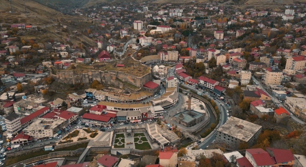 Bitlisin tarihi çarşısı sonbaharın eşsiz renkleriyle görüntülendi